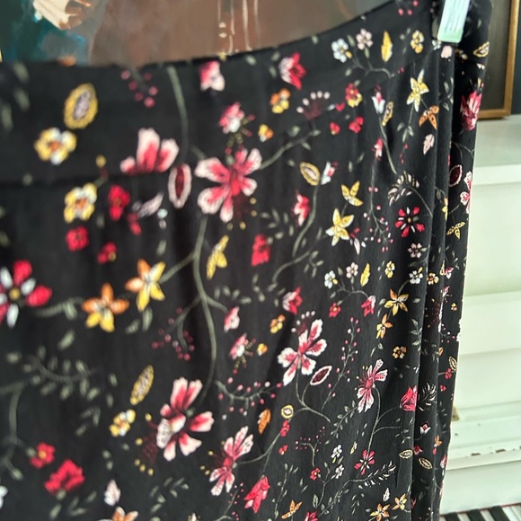 Reitmans Black Floral A-Line Skirt 10 - Picture 8 of 16